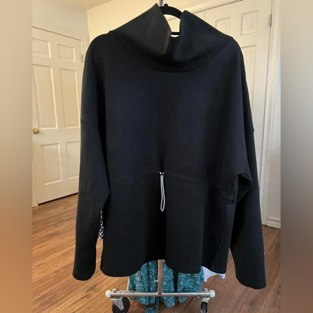 Varley Barton Sweatshirt in Black